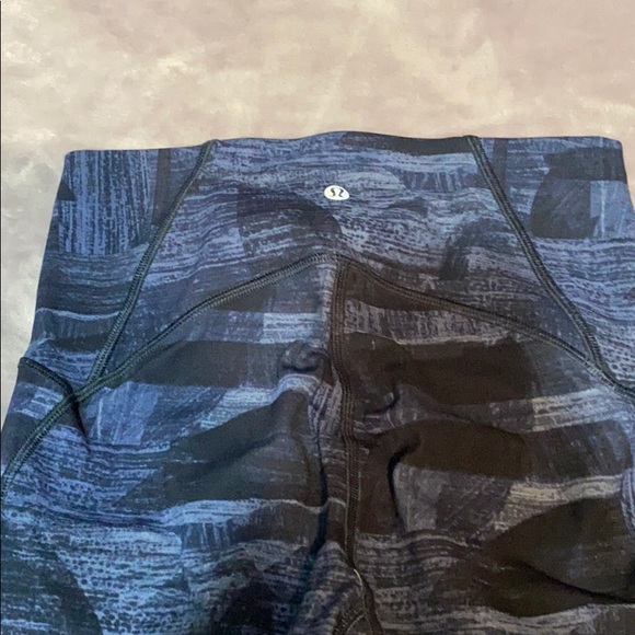 Lulu size 6. EUC. Crop - Picture 2 of 5